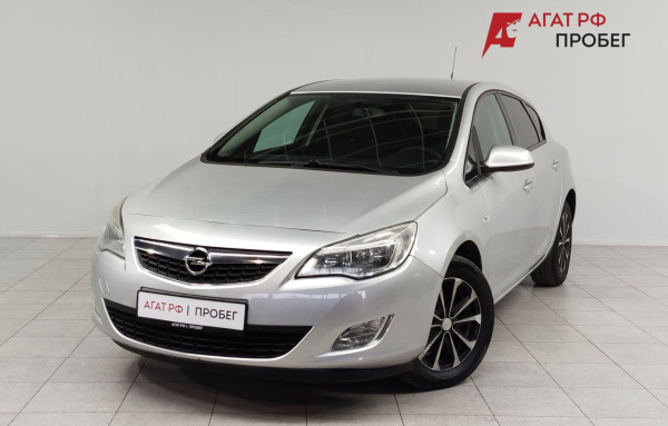 Opel Astra 2011 года с пробегом 144 123 км, фото 1